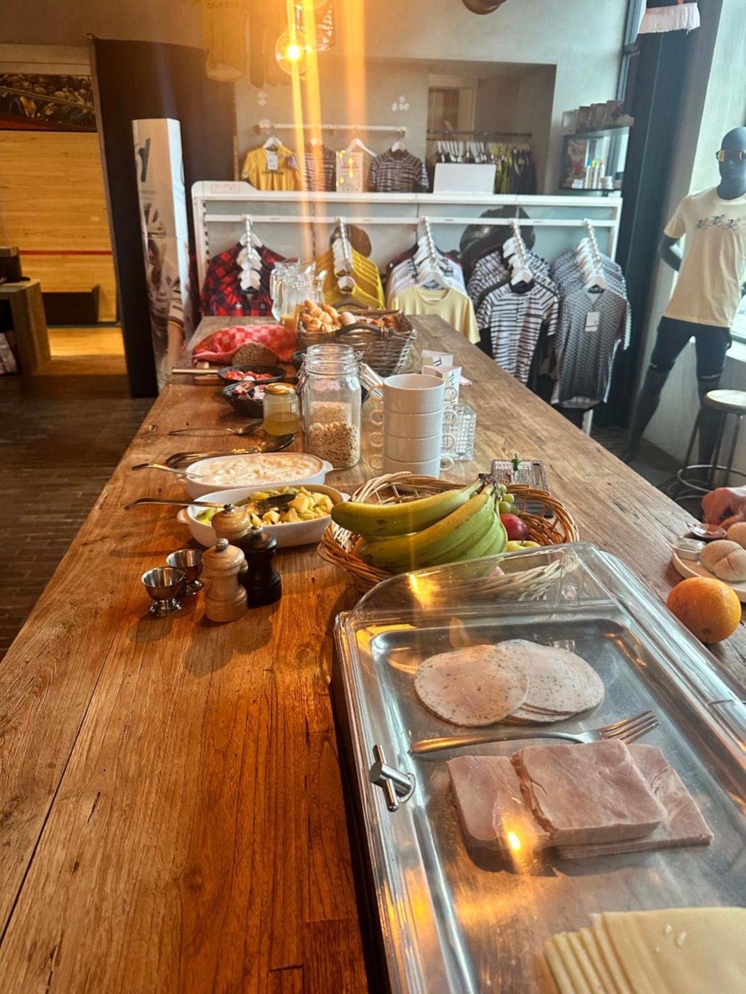 فندق Cafe Coureur بورغلون المظهر الخارجي الصورة