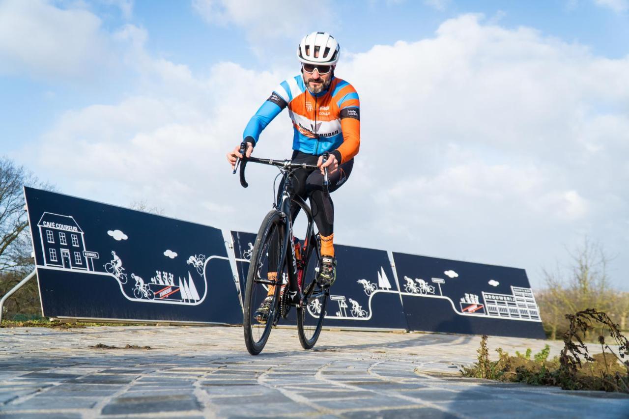 فندق Cafe Coureur بورغلون المظهر الخارجي الصورة